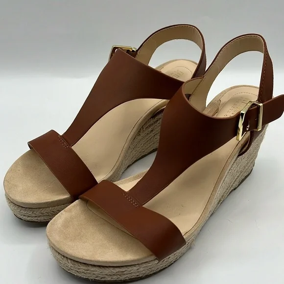 Kenneth Cole REACTION Women's T-Strap Wedge Sandal, Tan - Picture 2 of 8